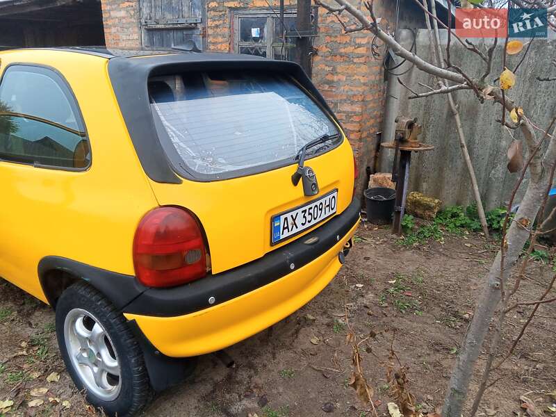 Хэтчбек Opel Corsa 2000 в Змиеве