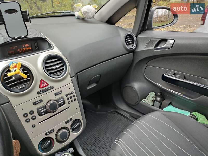Хетчбек Opel Corsa 2008 в Запоріжжі