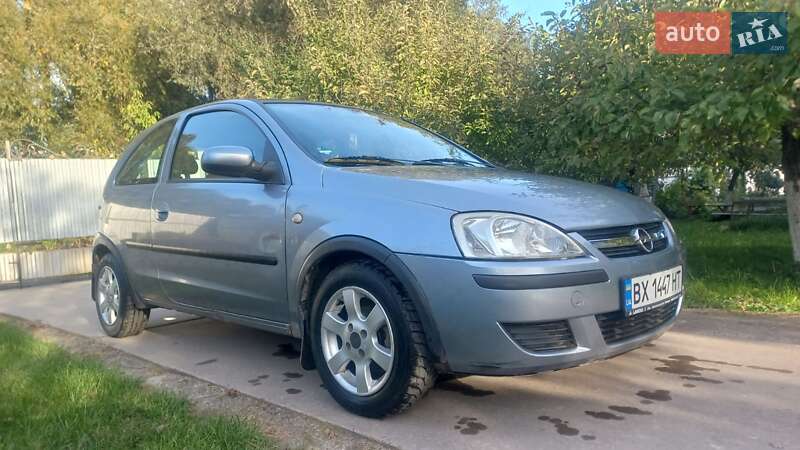 Хэтчбек Opel Corsa 2004 в Ямполе