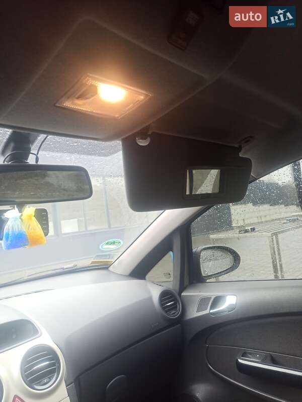 Хэтчбек Opel Corsa 2007 в Львове