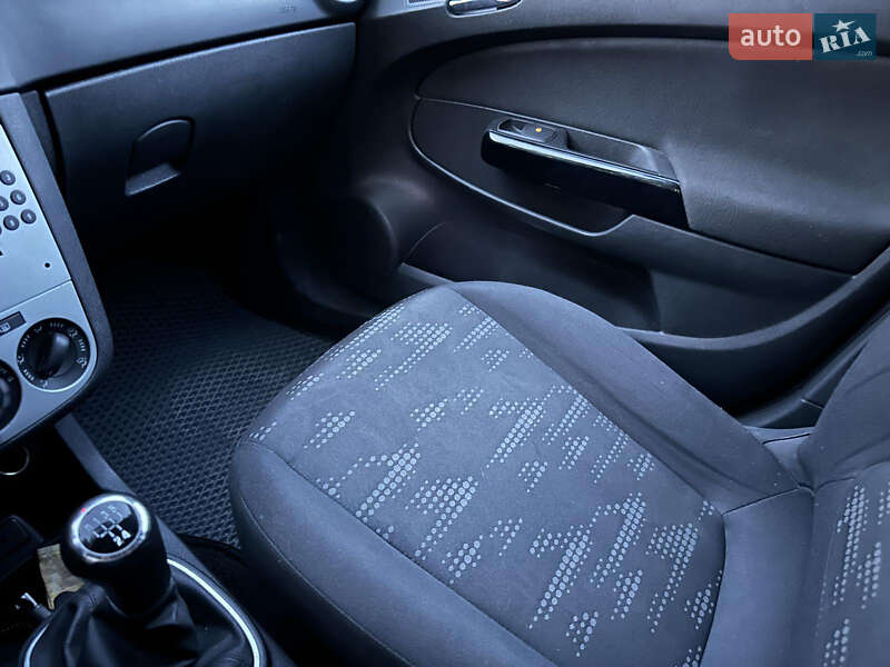 Хетчбек Opel Corsa 2012 в Вінниці