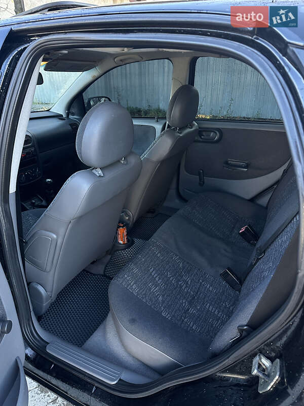 Хэтчбек Opel Corsa 2001 в Ужгороде