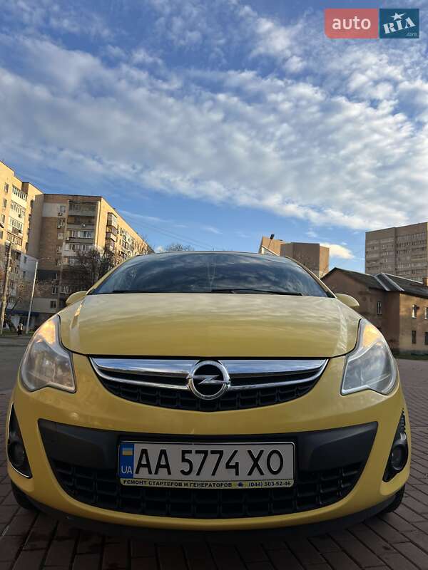 Хэтчбек Opel Corsa 2011 в Киеве