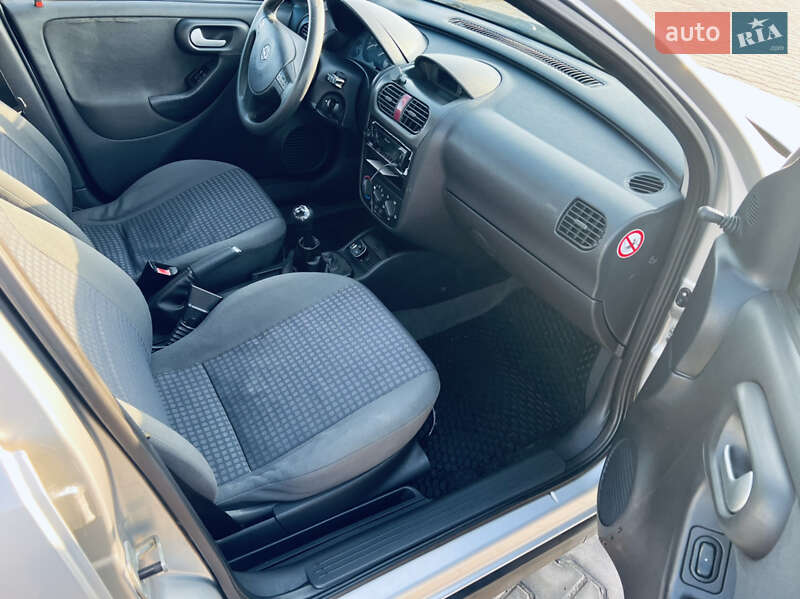 Хэтчбек Opel Corsa 2002 в Одессе