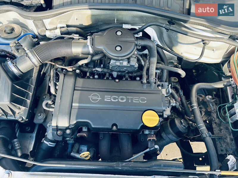 Хэтчбек Opel Corsa 2002 в Одессе