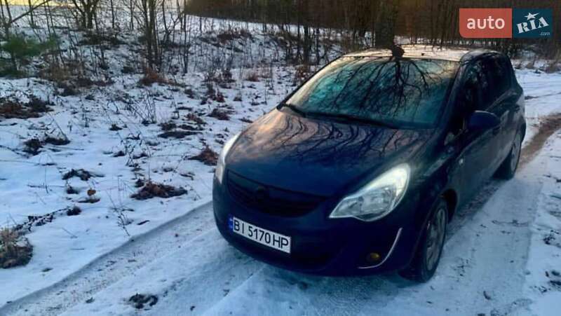 Хэтчбек Opel Corsa 2011 в Тростянце