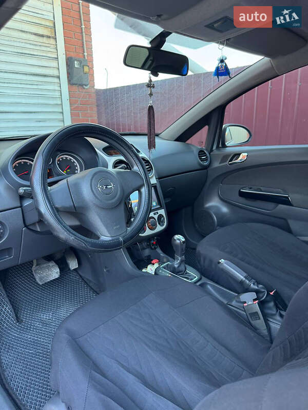 Хэтчбек Opel Corsa 2007 в Измаиле