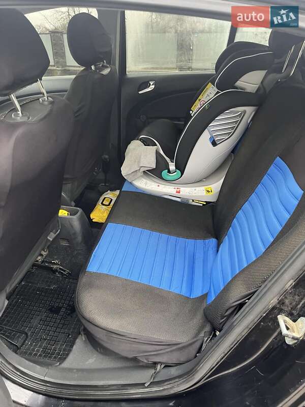 Хэтчбек Opel Corsa 2011 в Черновцах