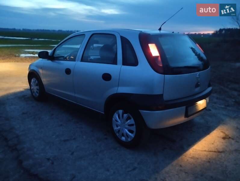 Хэтчбек Opel Corsa 2003 в Яготине