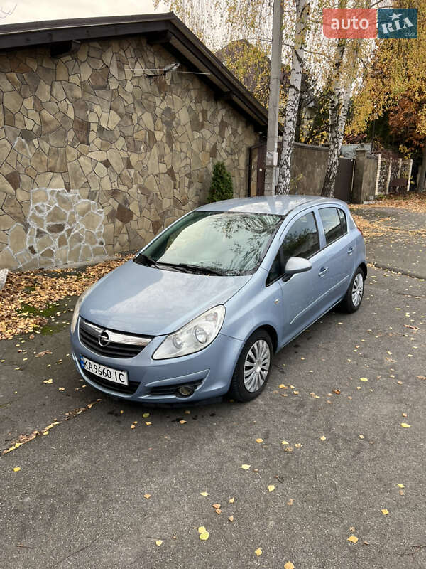 Хэтчбек Opel Corsa 2007 в Киеве