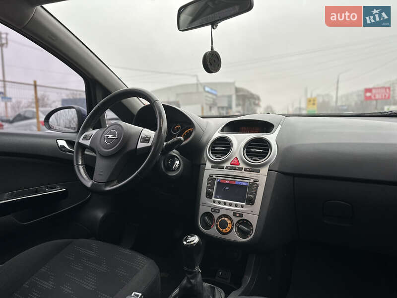 Хетчбек Opel Corsa 2012 в Запоріжжі