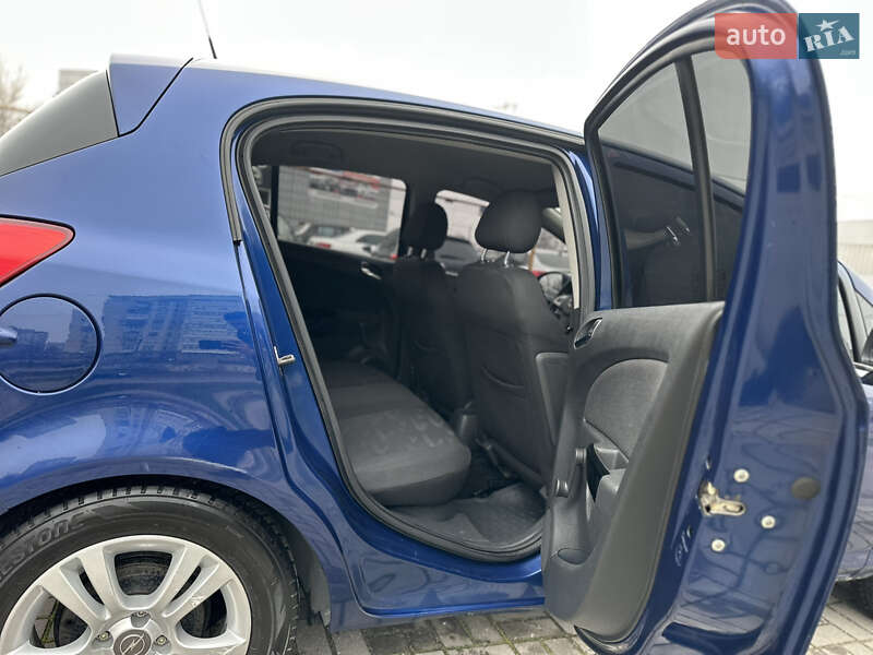 Хетчбек Opel Corsa 2012 в Запоріжжі