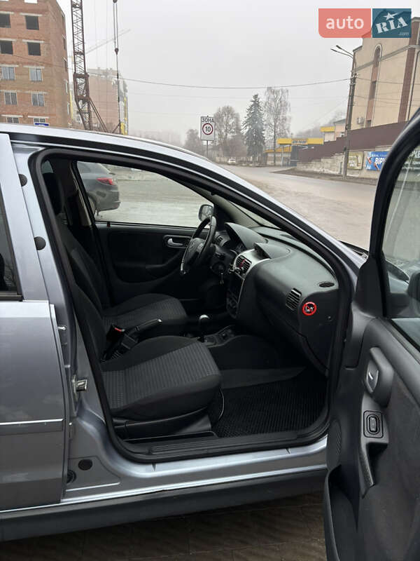 Хэтчбек Opel Corsa 2005 в Тернополе