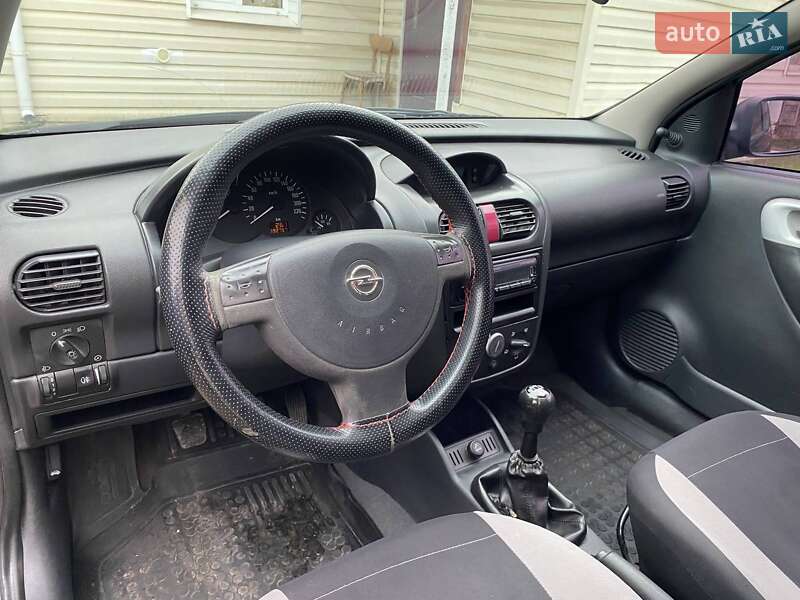 Хэтчбек Opel Corsa 2002 в Ромнах