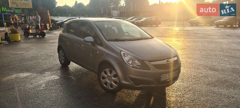 Хэтчбек Opel Corsa 2010 в Тернополе