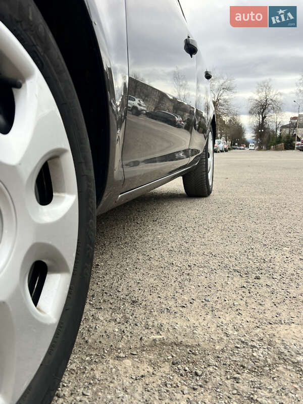 Хетчбек Opel Corsa 2012 в Долині