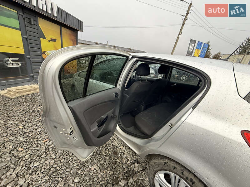 Хэтчбек Opel Corsa 2011 в Стрые