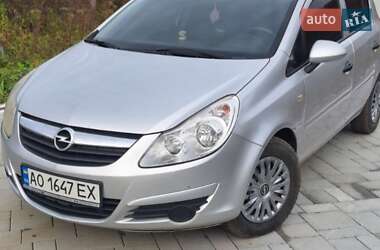 Хетчбек Opel Corsa 2010 в Ужгороді