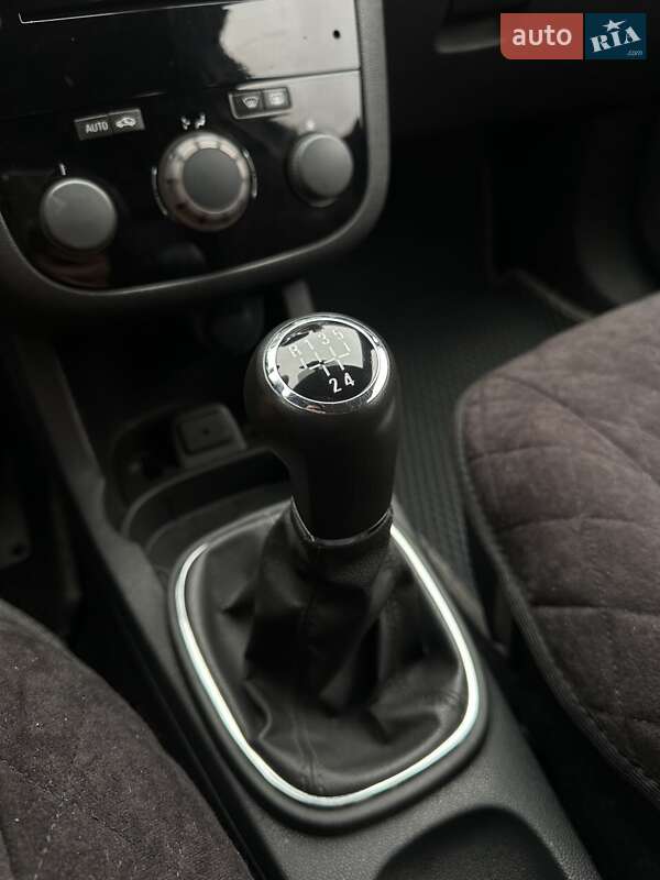 Хэтчбек Opel Corsa 2014 в Сумах