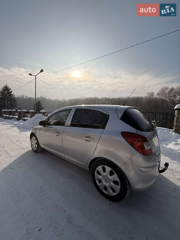 Хэтчбек Opel Corsa 2008 в Черновцах