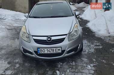 Хэтчбек Opel Corsa 2010 в Шумске