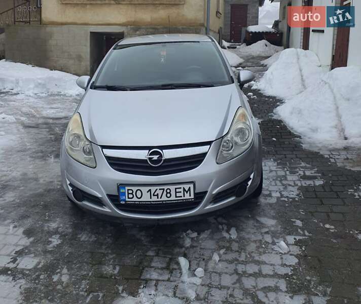Хэтчбек Opel Corsa 2010 в Шумске