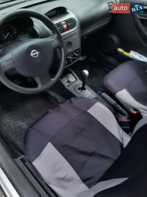 Хэтчбек Opel Corsa 2002 в Вараше