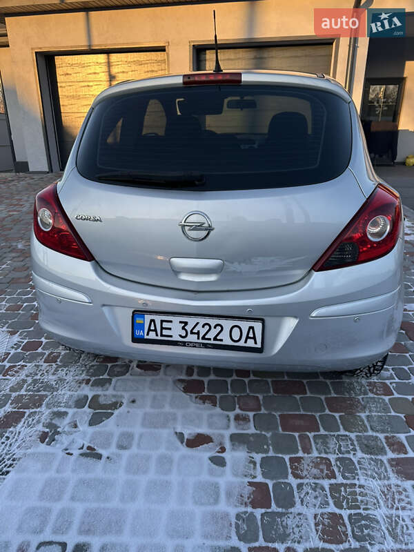 Хетчбек Opel Corsa 2012 в Павлограді