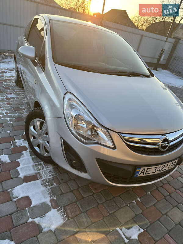 Хетчбек Opel Corsa 2012 в Павлограді