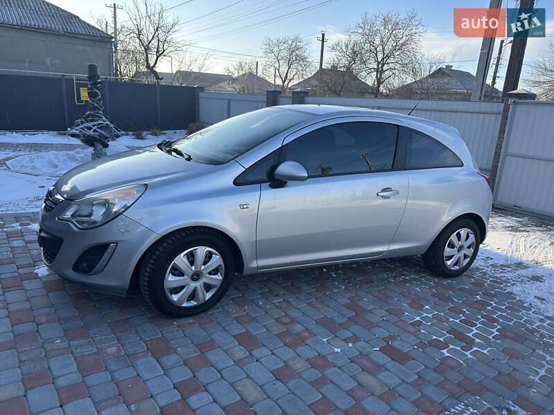 Хетчбек Opel Corsa 2012 в Павлограді