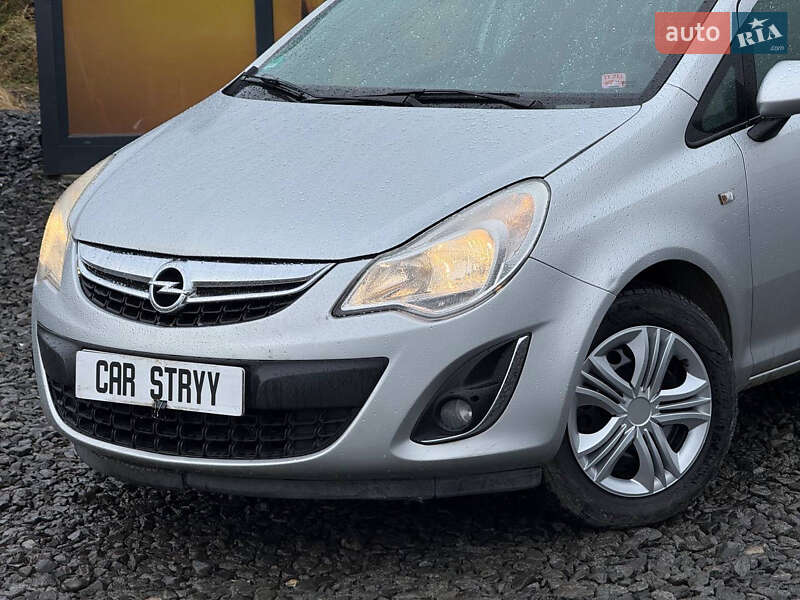 Хэтчбек Opel Corsa 2011 в Стрые