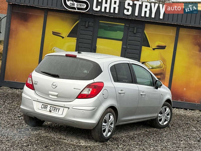 Хэтчбек Opel Corsa 2011 в Стрые