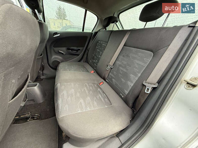 Хэтчбек Opel Corsa 2011 в Стрые