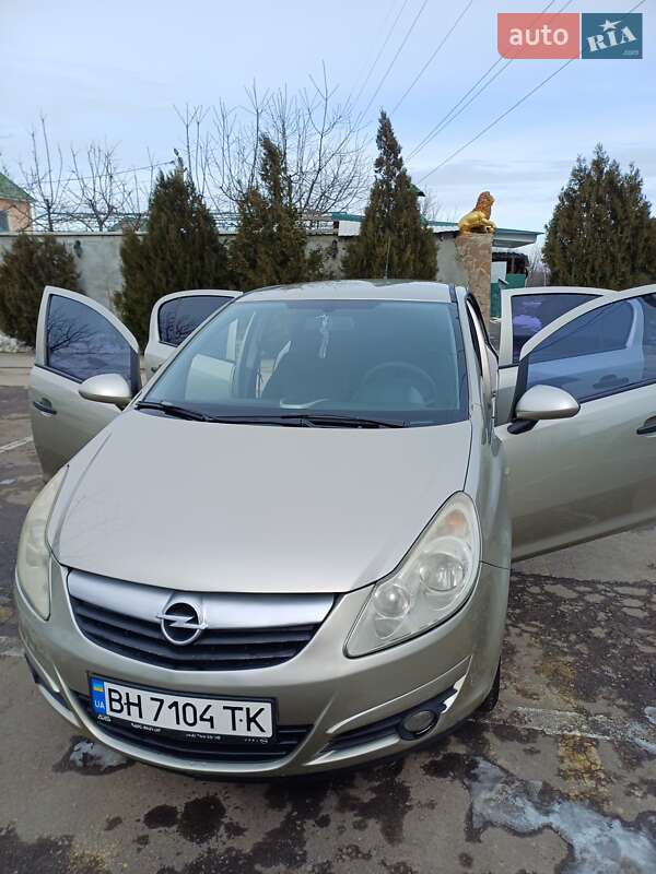 Хэтчбек Opel Corsa 2008 в Великодолинском