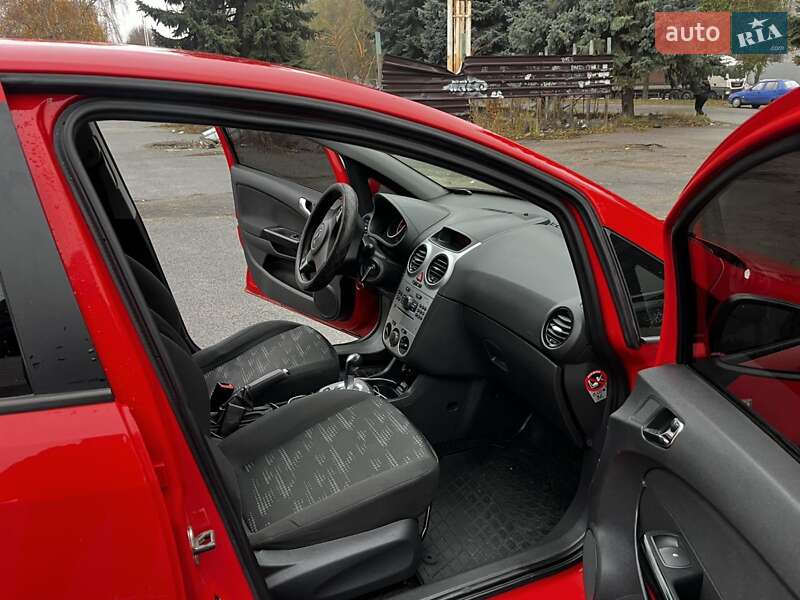 Хетчбек Opel Corsa 2012 в Дніпрі