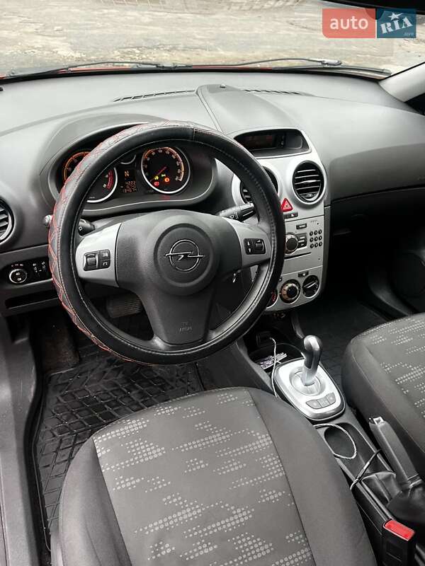 Хетчбек Opel Corsa 2012 в Дніпрі