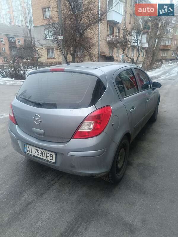 Хэтчбек Opel Corsa 2006 в Киеве
