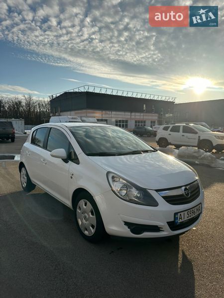 Хэтчбек Opel Corsa 2011 в Киеве
