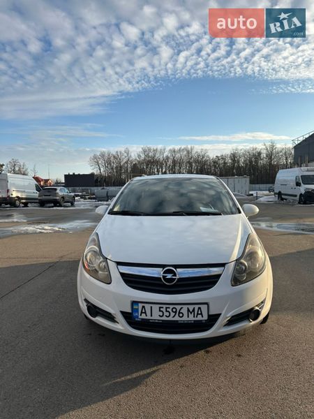 Хэтчбек Opel Corsa 2011 в Киеве