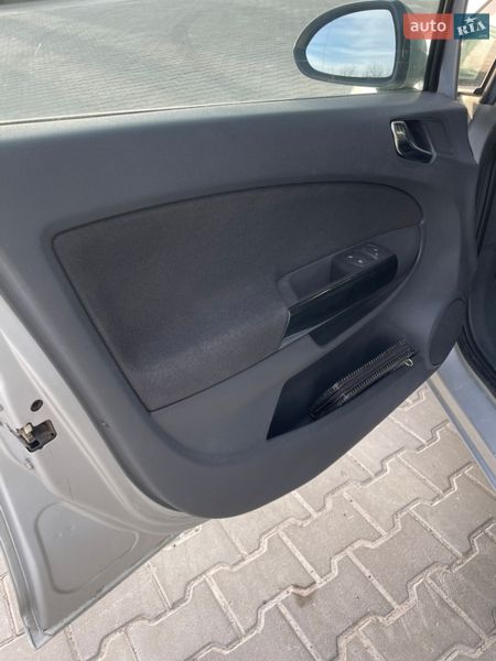 Хетчбек Opel Corsa 2011 в Калуші