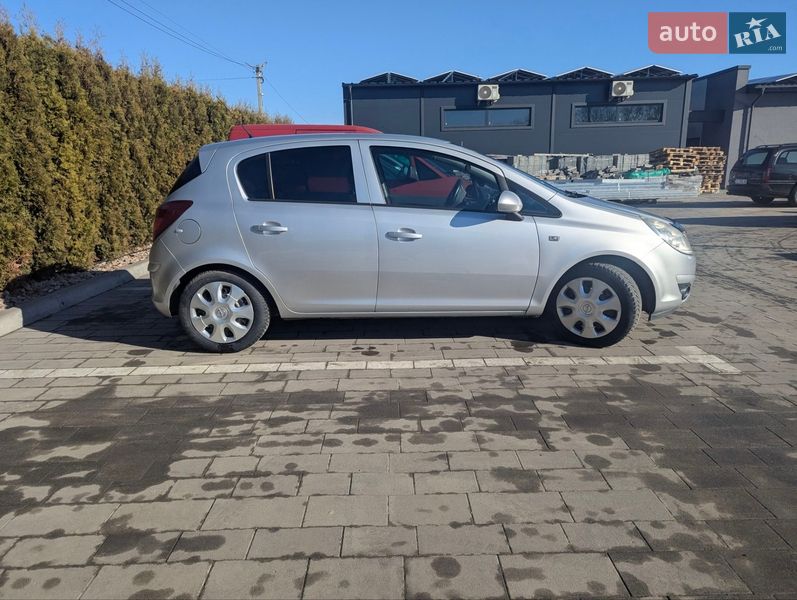 Хэтчбек Opel Corsa 2008 в Луцке