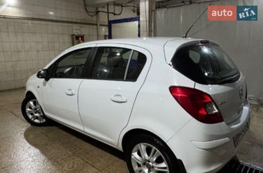 Хетчбек Opel Corsa 2011 в Чернівцях