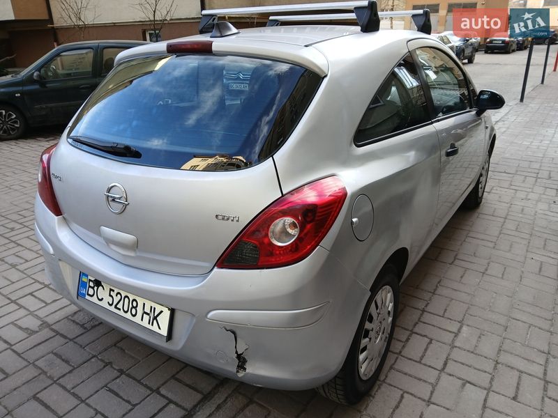 Хэтчбек Opel Corsa 2011 в Львове