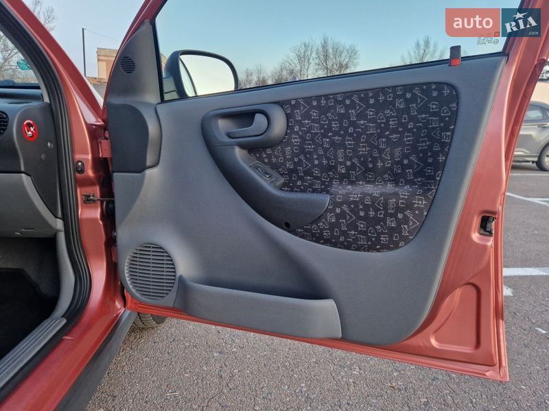 Хэтчбек Opel Corsa 2001 в Ровно