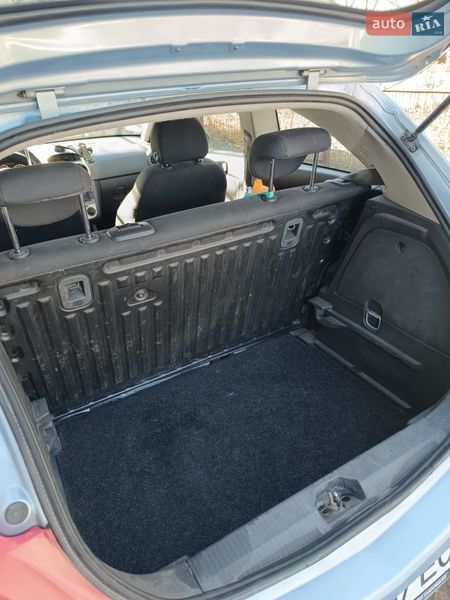 Хэтчбек Opel Corsa 2009 в Волочиске