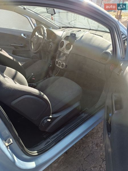 Хэтчбек Opel Corsa 2009 в Волочиске