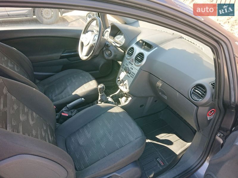 Хэтчбек Opel Corsa 2011 в Житомире