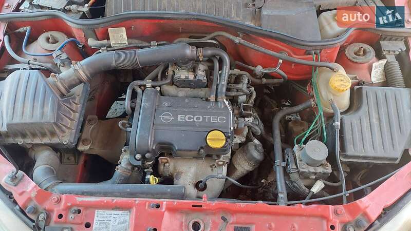 Хэтчбек Opel Corsa 2005 в Ровно