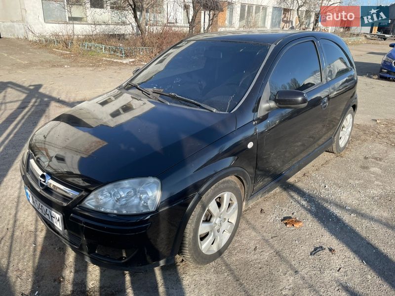 Хэтчбек Opel Corsa 2005 в Киеве