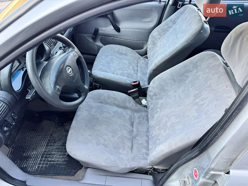 Хэтчбек Opel Corsa 1998 в Ровно